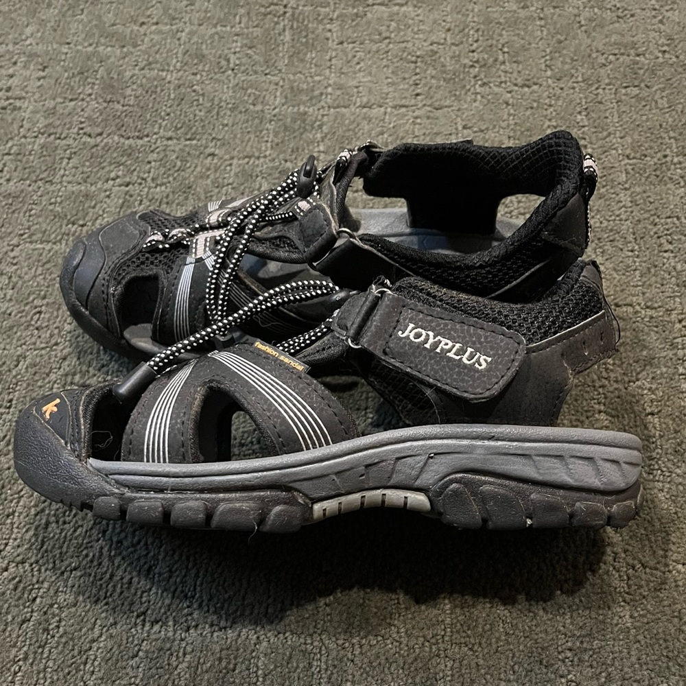 Joyplus Black Outdoor Sandals